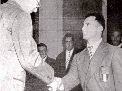 Al ritorno in patria fu ricevuto dal presidente della Repubblica Luigi Einaudi e dal presidente del Consiglio Alcide De Gasperi (nella foto)